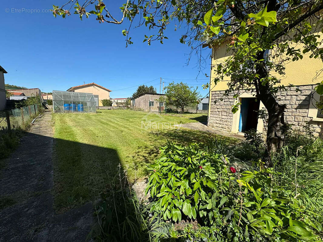Maison à DUGNY-SUR-MEUSE