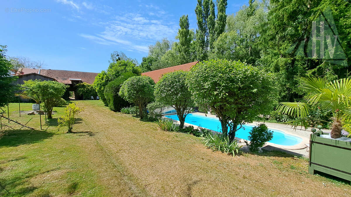 Entre BRAY et NOGENT - Domaine de charme avec grande habitation, dépendances, piscine et parc arboré - photo 29