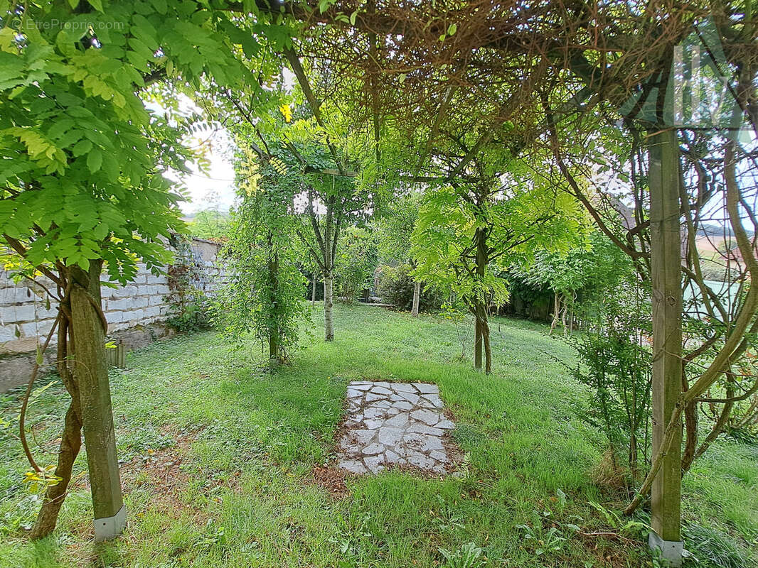 Maison à PARON