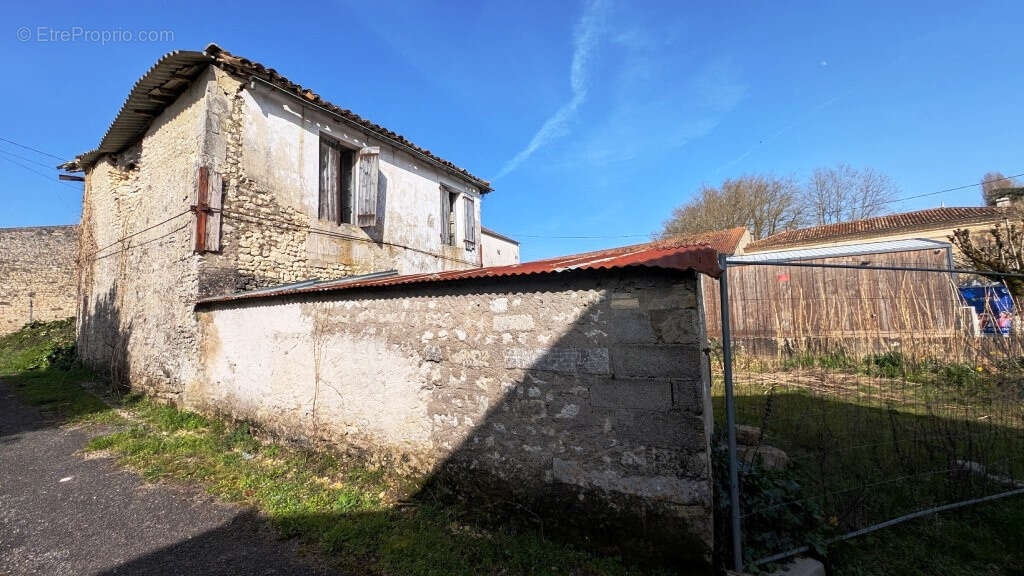 Maison a renover chadenac - photo 3