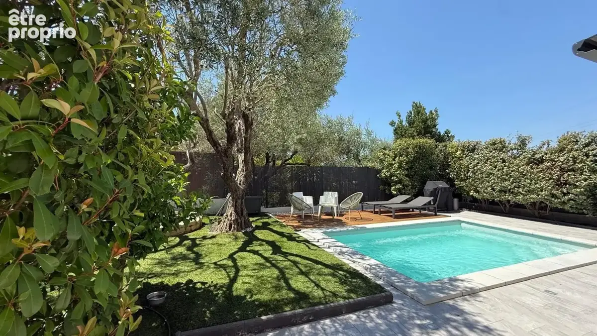 Maison à CEYRESTE