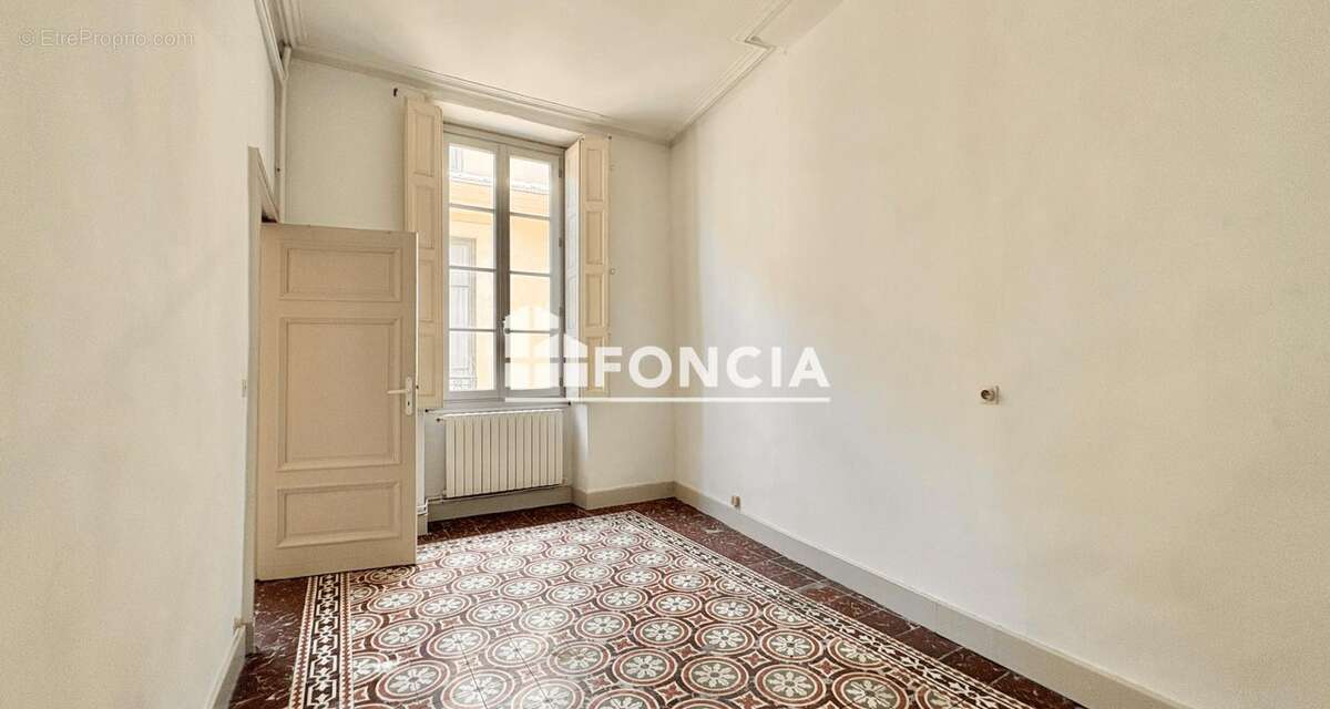Nîmes Écusson – Bel appartement T3 de 110 m² aux beaux volumes dans immeuble de caractère - photo 6