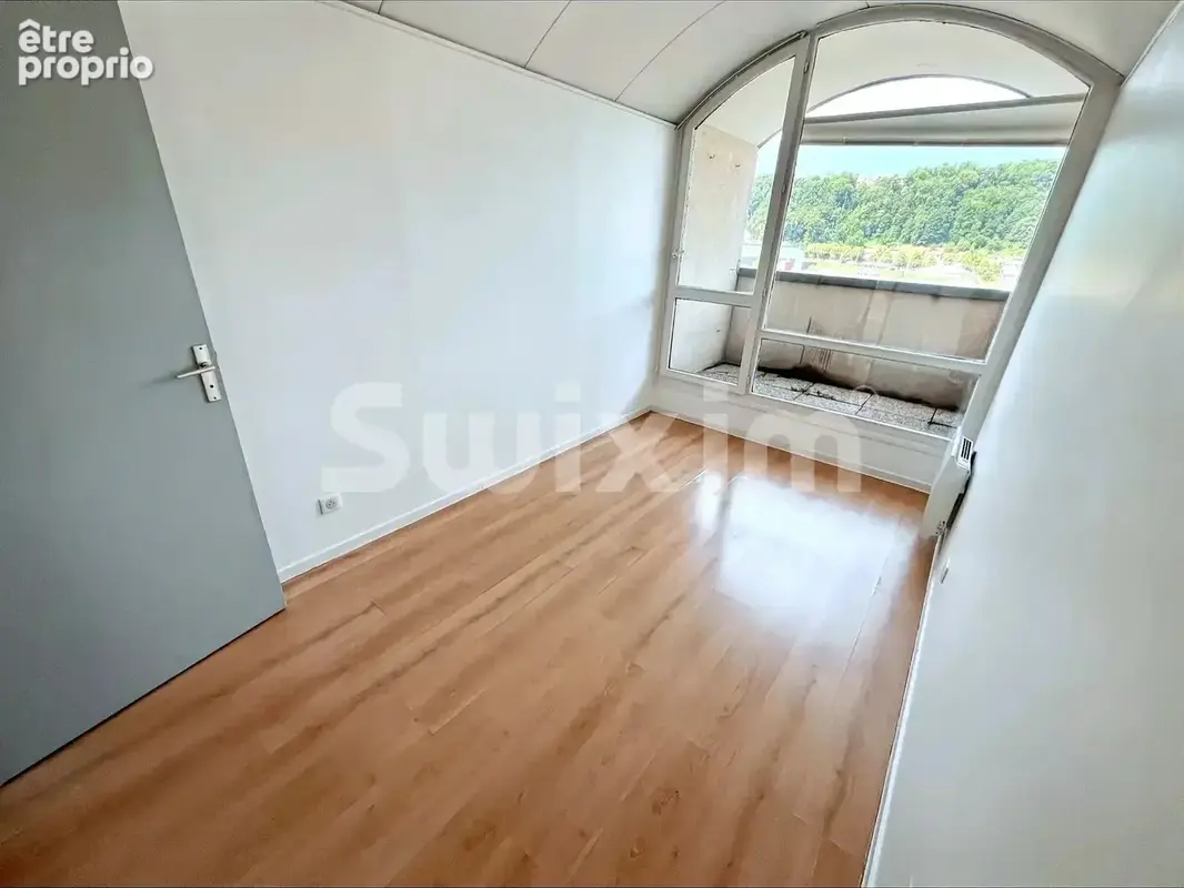 Vente t3 proche centre aix les bains - superbe vue dégagée sur château - photo 4