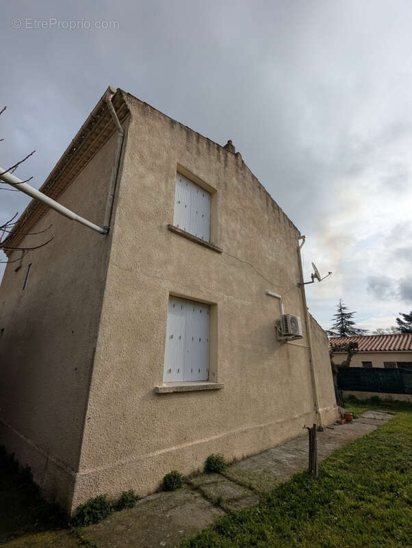 Maison à LAGRASSE