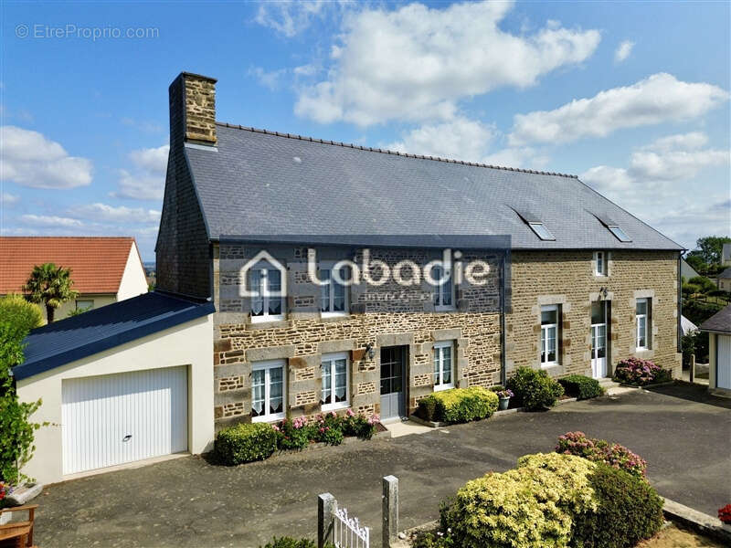 A 3km de la Porte Horloge de Vire. - photo 2