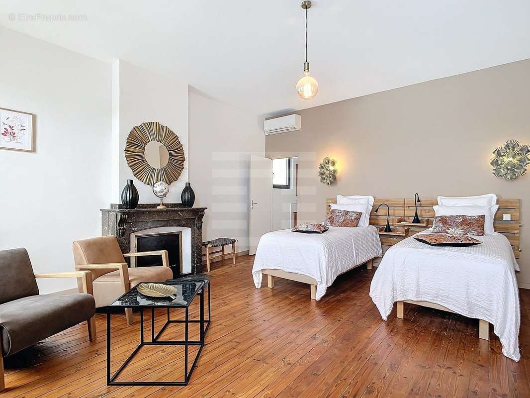 Commerce à LEZIGNAN-CORBIERES