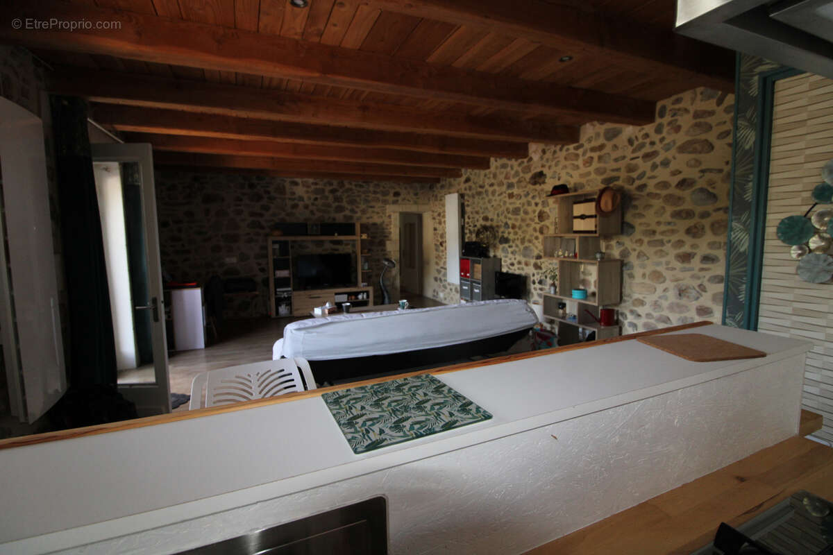 Maison à MEYRANNES