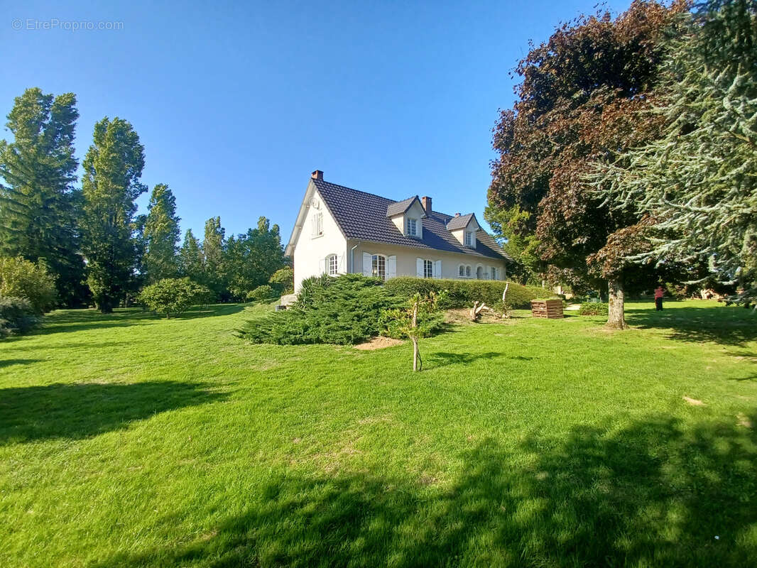 Maison à SAINT-MARTIN-DES-CHAMPS