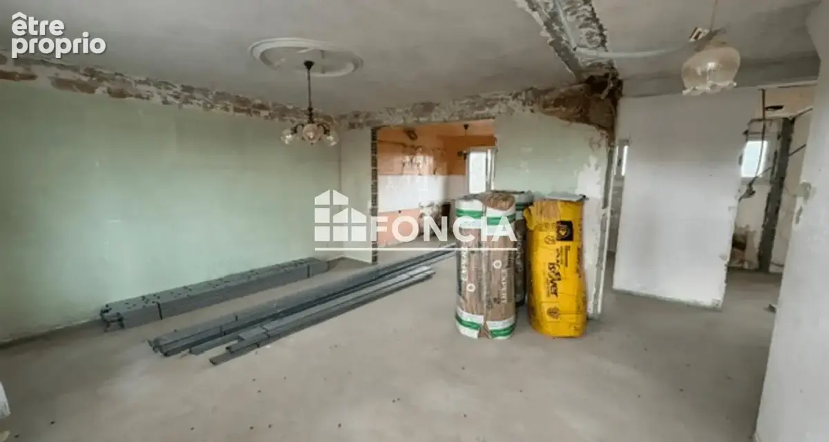 À VENDRE – Maison en briques à rénover avec grand entrepôt de 190 m² - photo 9