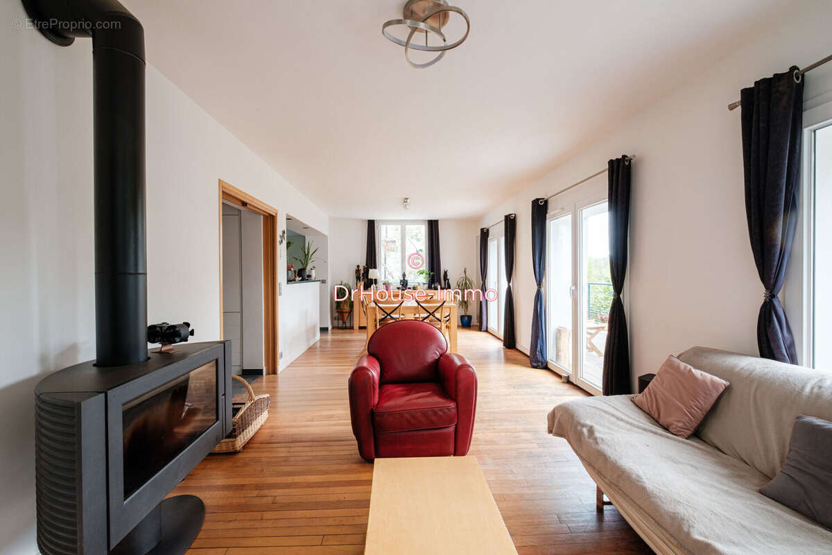 Maison 247 m² à La Celle-Saint-Cloud  - photo 20