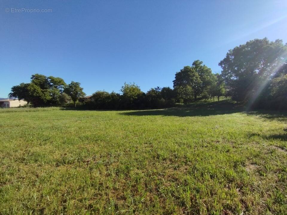 Terrain à SAINT-JEAN-DE-MARUEJOLS-ET-AVEJAN