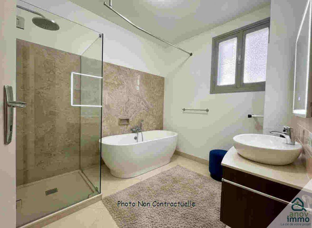 Maison à SAINTE-GENEVIEVE-SUR-ARGENCE