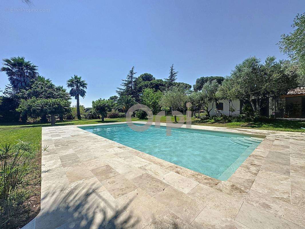 Propriété de Prestige avec Piscine spa et Terrain de tennis à Roquebrune-sur-Argens - photo 22