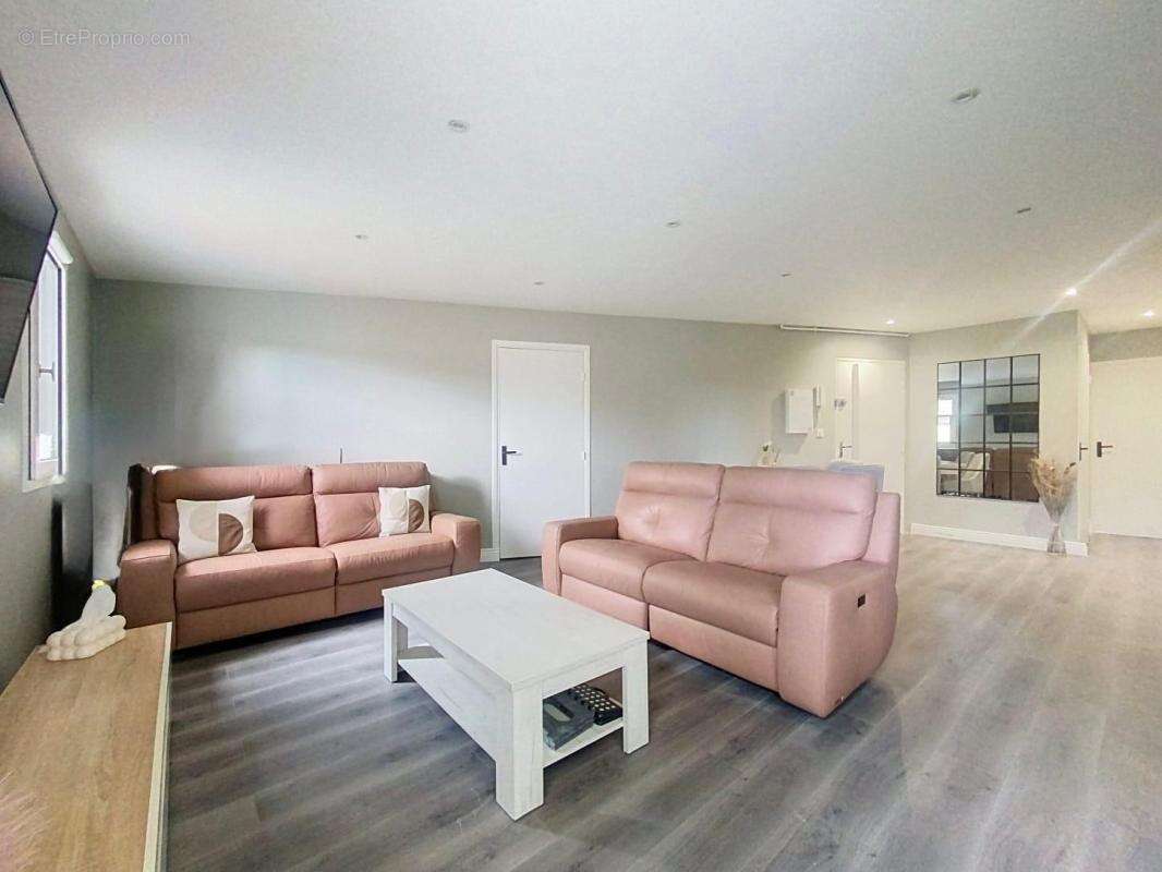 Appartement à SAINT-GENIS-LAVAL