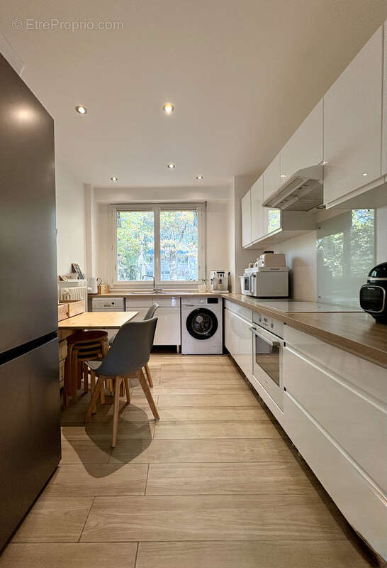 Appartement à AVRILLE