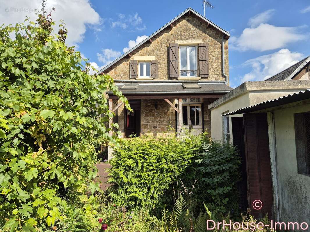 Maison à SAINT-HILAIRE-DU-HARCOUET