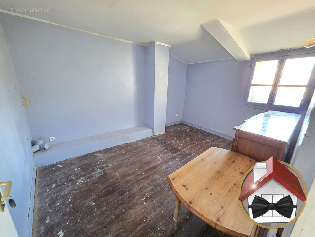 Appartement à MONTAREN-ET-SAINT-MEDIERS