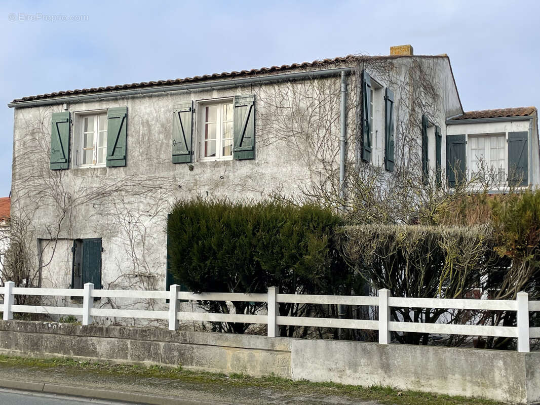 Maison à CROIX-CHAPEAU