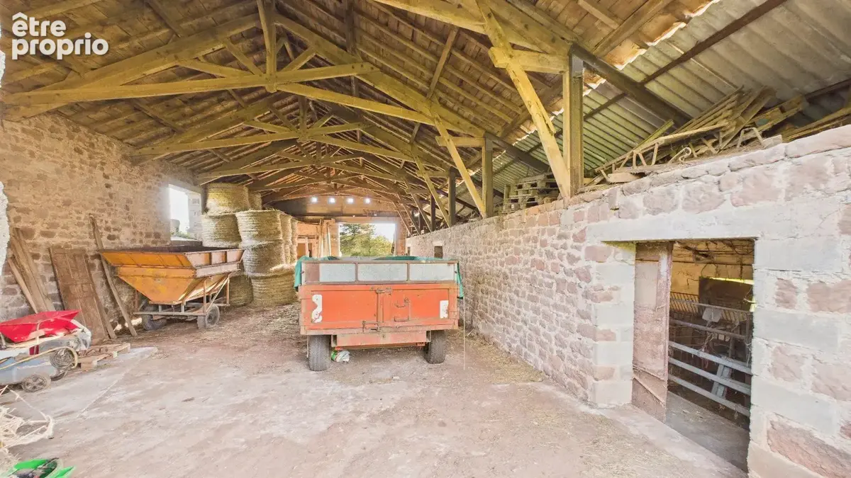 Corps de ferme de caractère avec + de 25 hectares + plusieurs dépendances - photo 7