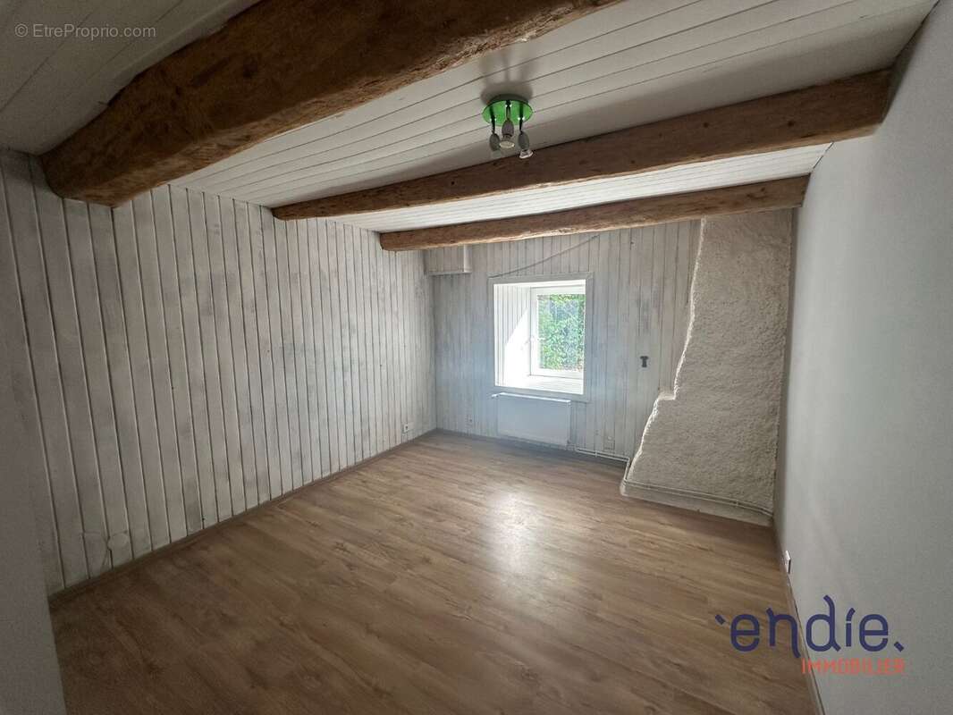 Maison à VERNET-LA-VARENNE