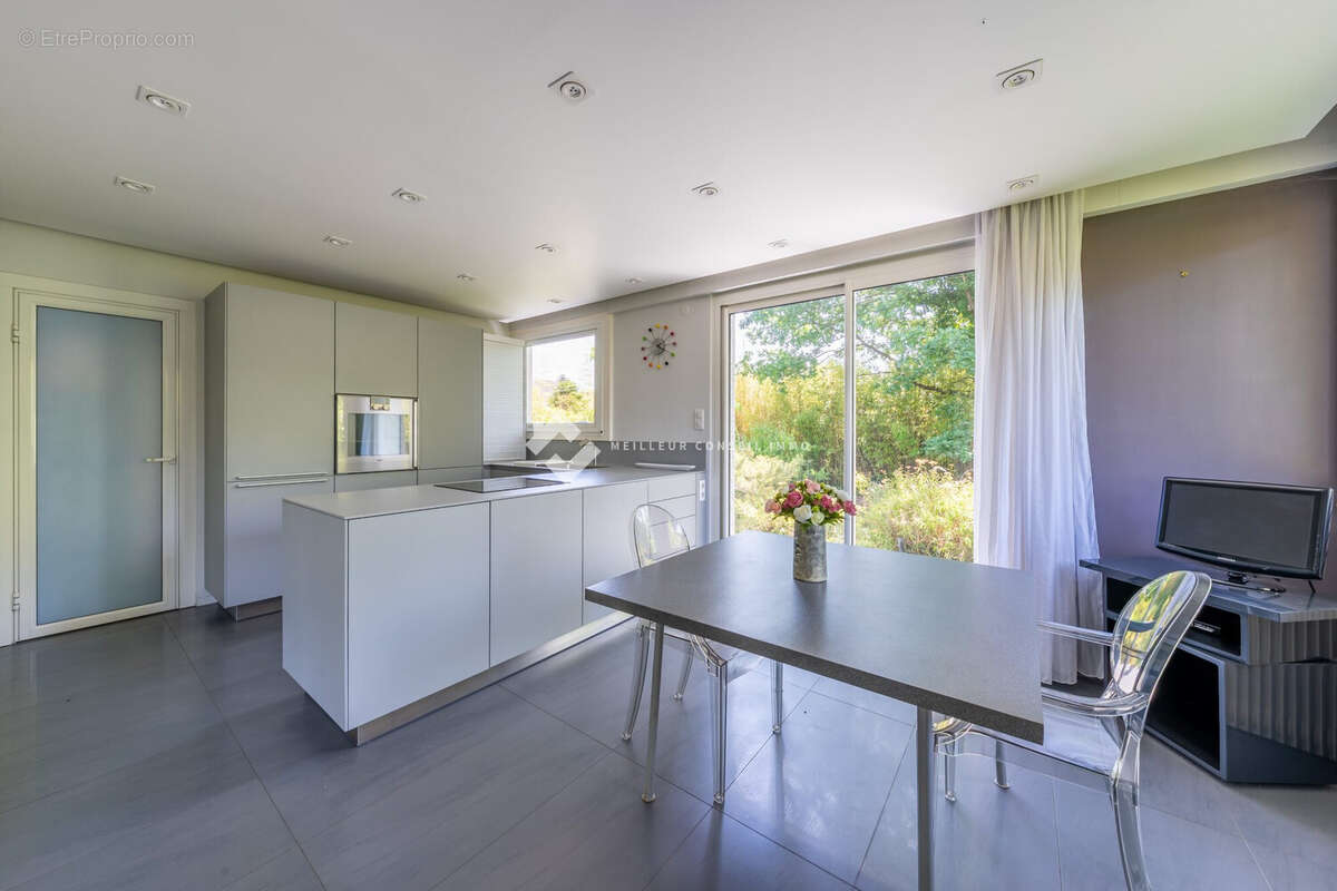 Maison 259 m² à Dammarie-Les-Lys  - photo 4