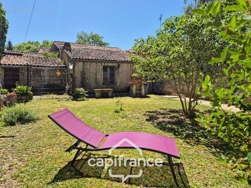 Maison à vendre 5 pièces ASNIERES LA GIRAUD (17) avec jardin, dépendances et garage - photo 6