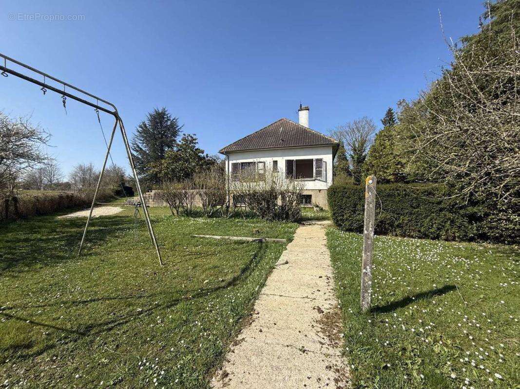 Pavillon à rafraichir en sortie de Mamers - photo 12