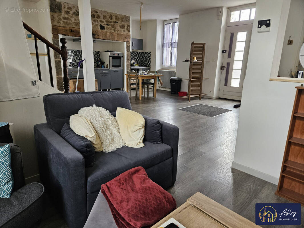 Maison à LAMAZIERE-BASSE