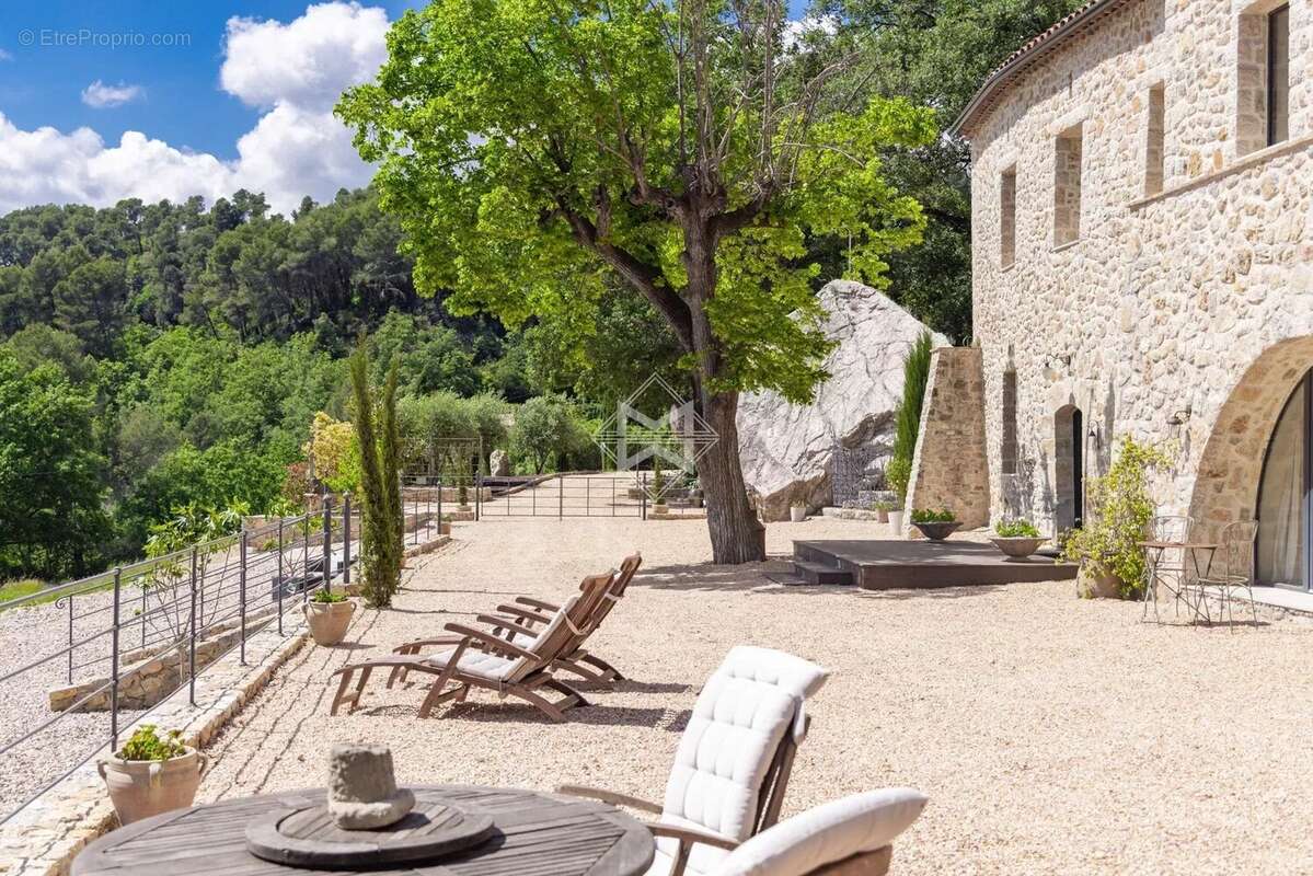 Maison à TOURRETTES