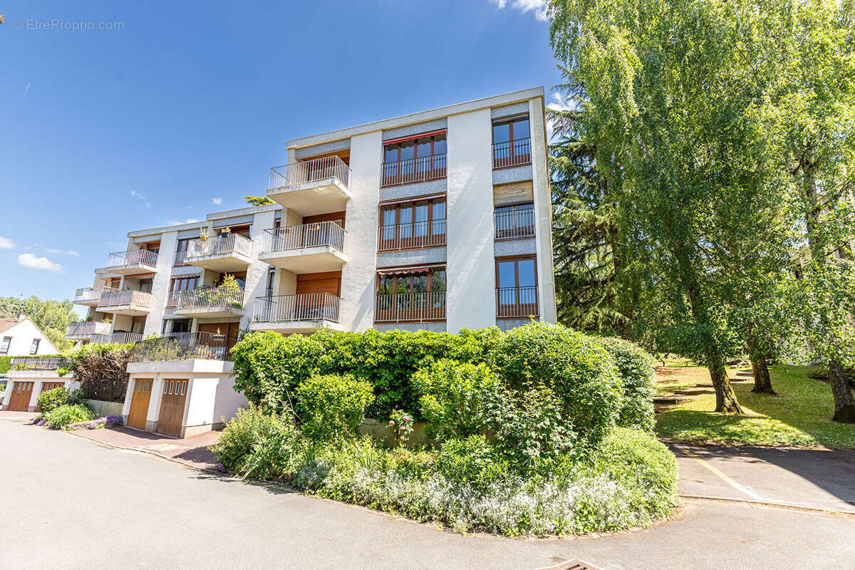 Appartement à BURES-SUR-YVETTE