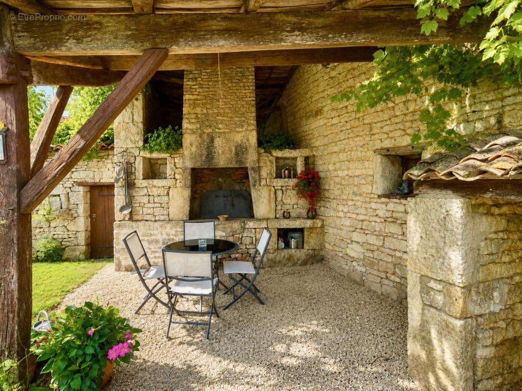 Maison à LIMALONGES