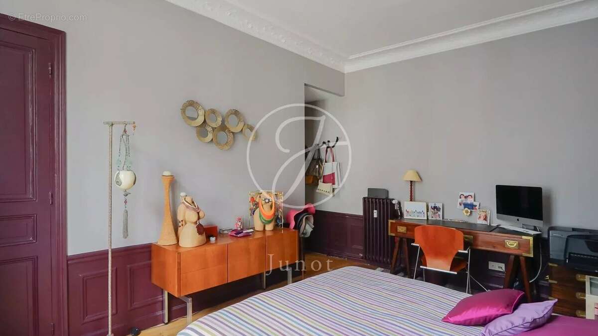 Appartement à PARIS-7E