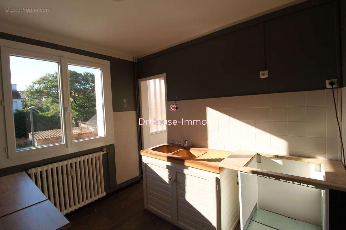 Appartement 68 m² à Six-Fours-Les-Plages  - photo 2