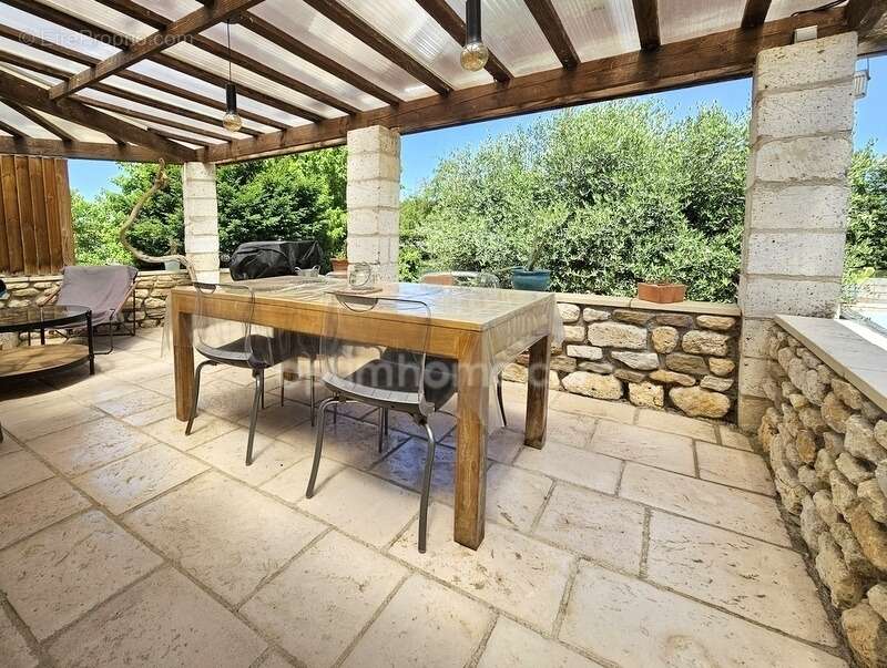 Maison à MAGNAC-SUR-TOUVRE