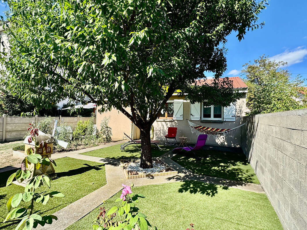 CLERMONT-FERRAND / Plain-pied à vendre avec 3 chambres au calme et terrain piscinable  ! - photo 2