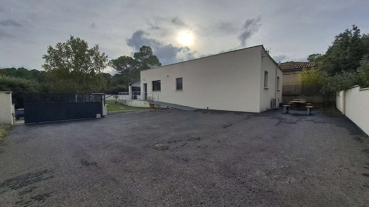 Maison à SAINTE-CECILE-LES-VIGNES