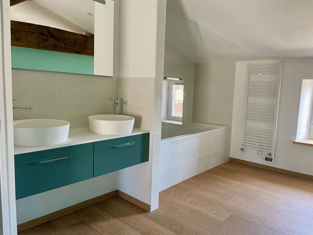 Maison à PORT-D&#039;ENVAUX