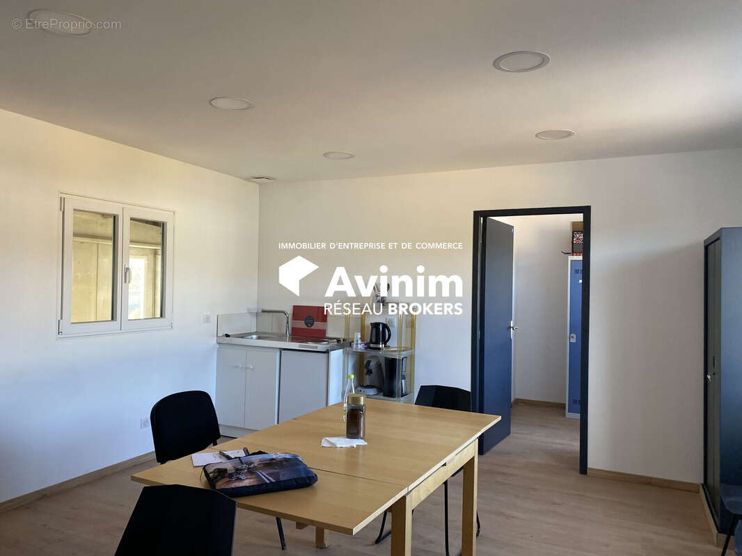 Commerce 255 m² à Le Cannet-Des-Maures  - photo 5