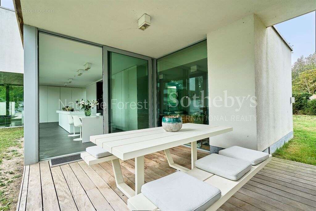 Exclusivité . Bondues  , Rare maison contemporaine sur 3800 m2 , 5 chambres,piscine extérieure. - photo 9