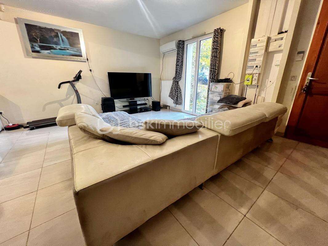 Maison familiale sur Coulommiers même : De très beau volumes Un bien rare sur ce prix là avec Beaucoup de potentiel !! - photo 6