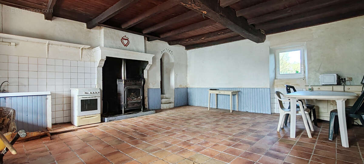 Maison à SAINT-HILAIRE-LE-VOUHIS