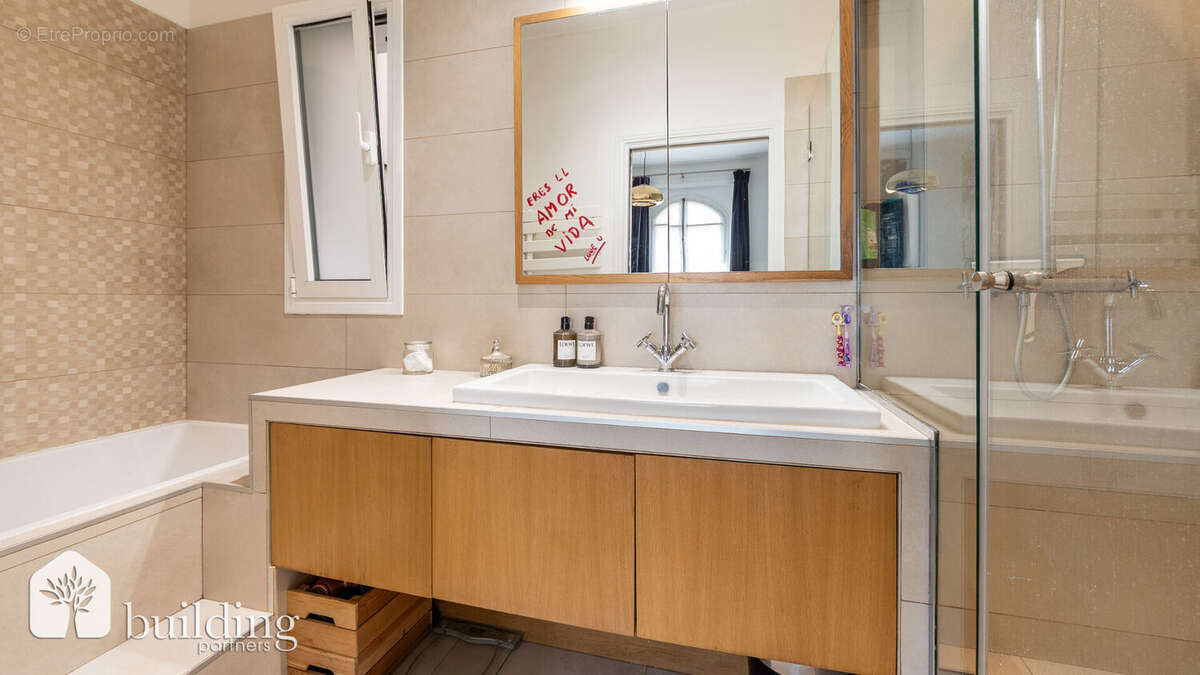 Appartement à PARIS-17E