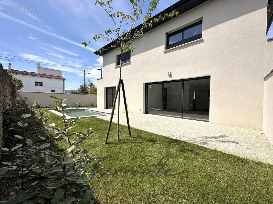 Maison à MONTELIMAR