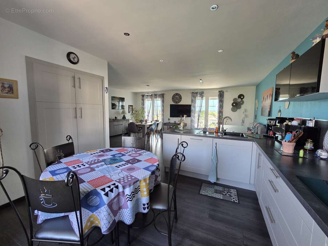 Maison à SAINT-LEONARD-DE-NOBLAT