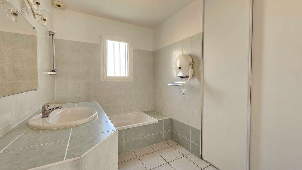 Maison 90 m² à Echire  - photo 4