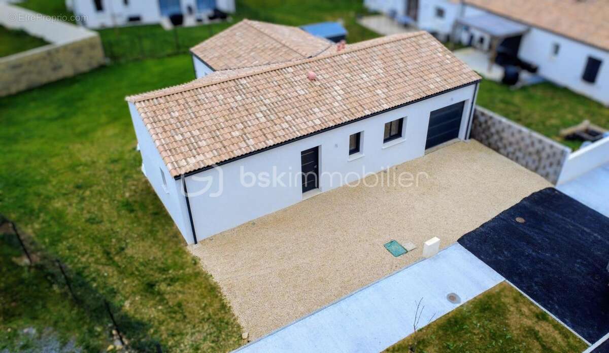 Maison à MAUZE-SUR-LE-MIGNON