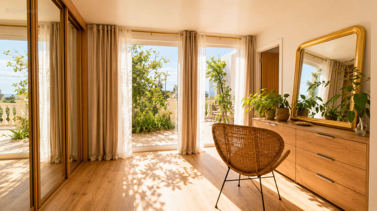 Appartement à VALLAURIS