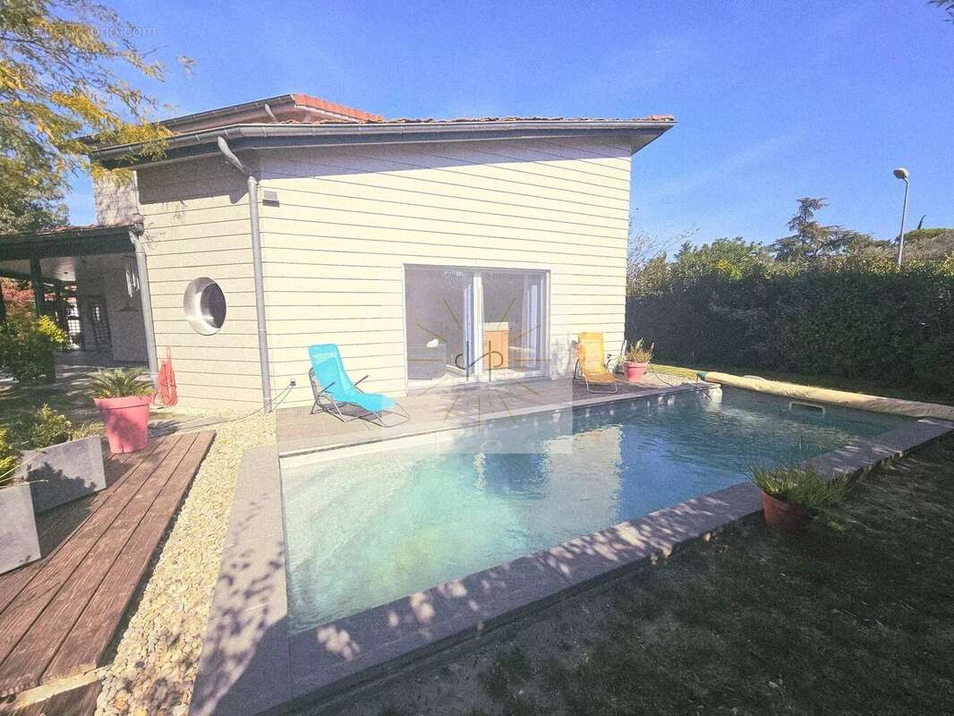 Maison à MONTELIMAR