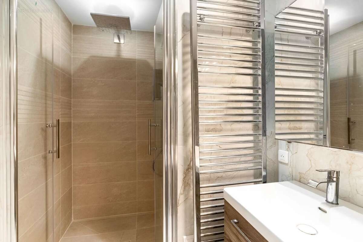 Appartement à LEVALLOIS-PERRET