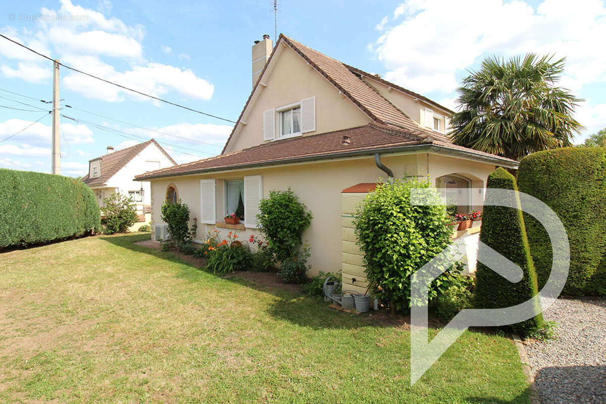 Maison à CHEVRIERES